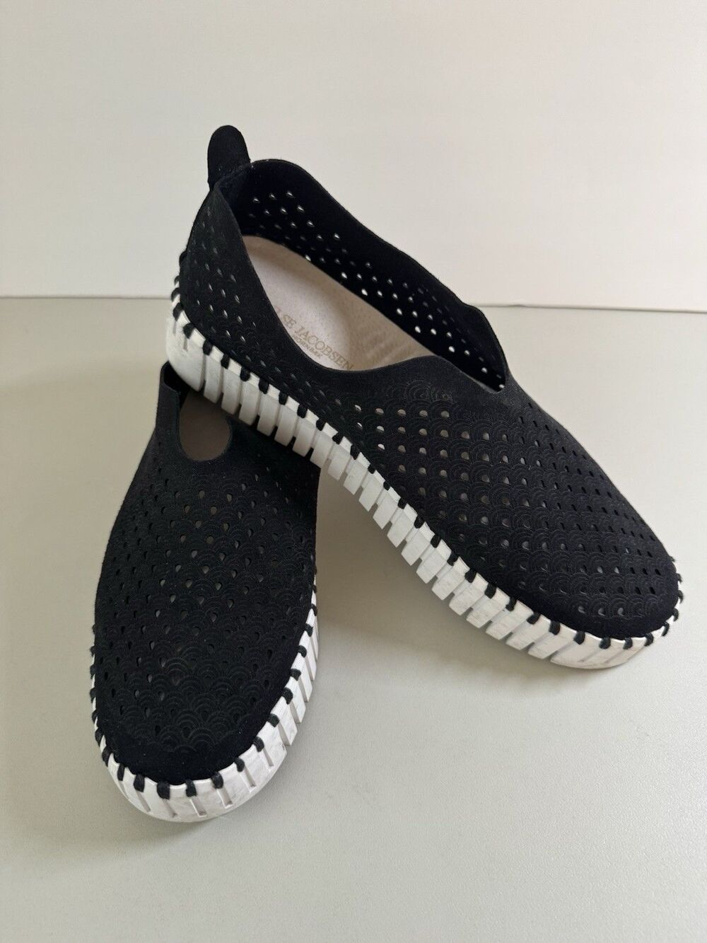 Ilse Jacobsen Tulip Black Laser Cut Slip On Sneaker Shoes Womens 38/8-8.5 EUC